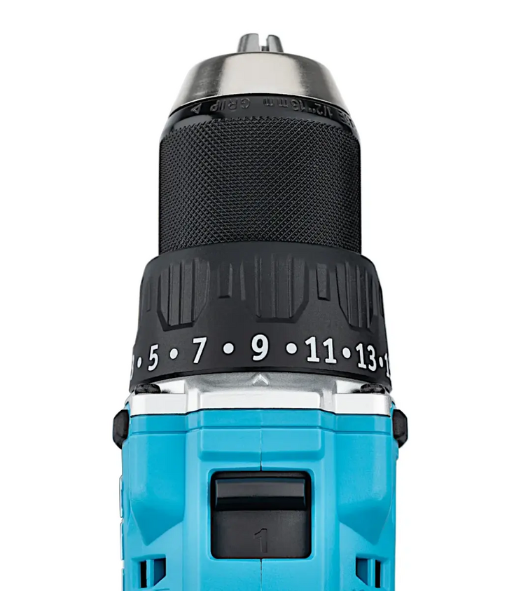 Frontalansicht des Bohrfutters des 9530-10 Akku-Bohrschraubers. Die schwarzen Spannbacken und die Drehmoment-Einstellung sind gut sichtbar. Der Hintergrund ist neutral.